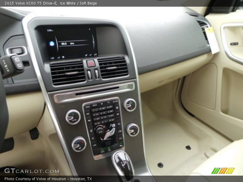 Ice White / Soft Beige 2015 Volvo XC60 T5 Drive-E