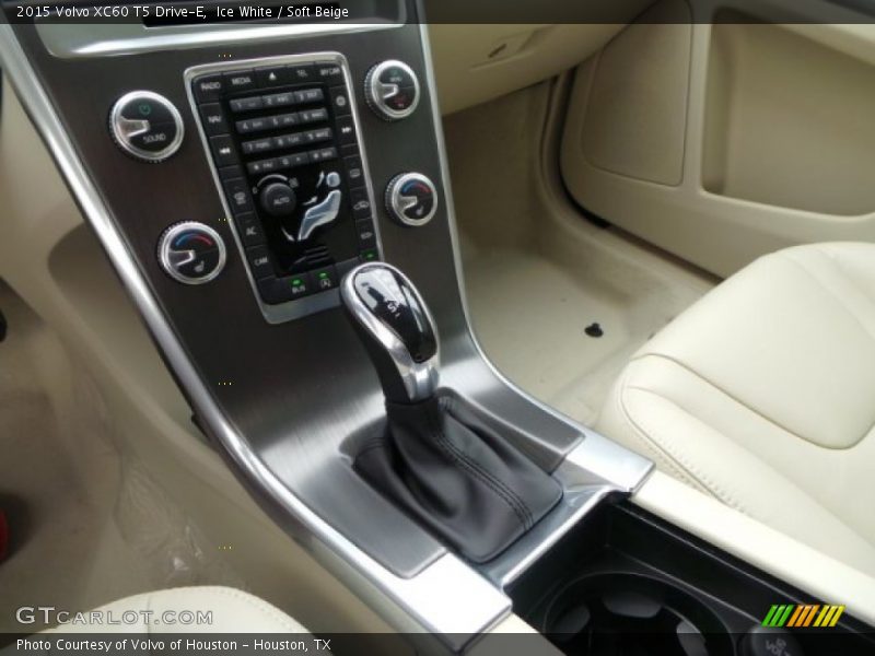 Ice White / Soft Beige 2015 Volvo XC60 T5 Drive-E