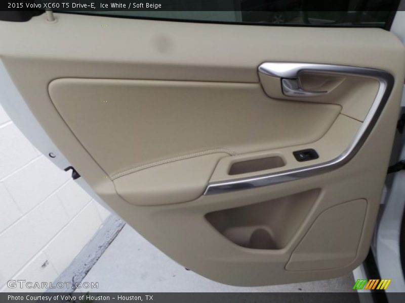 Ice White / Soft Beige 2015 Volvo XC60 T5 Drive-E