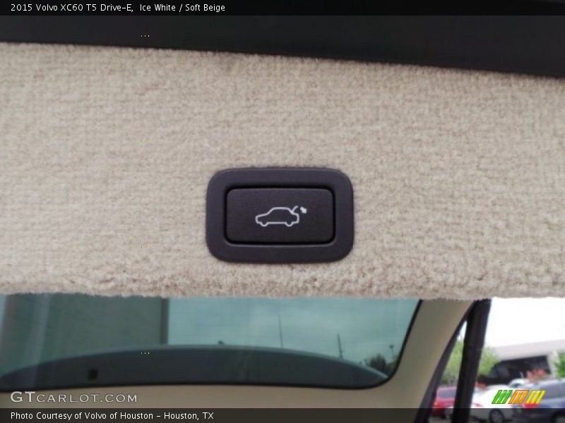 Ice White / Soft Beige 2015 Volvo XC60 T5 Drive-E