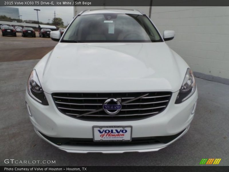 Ice White / Soft Beige 2015 Volvo XC60 T5 Drive-E