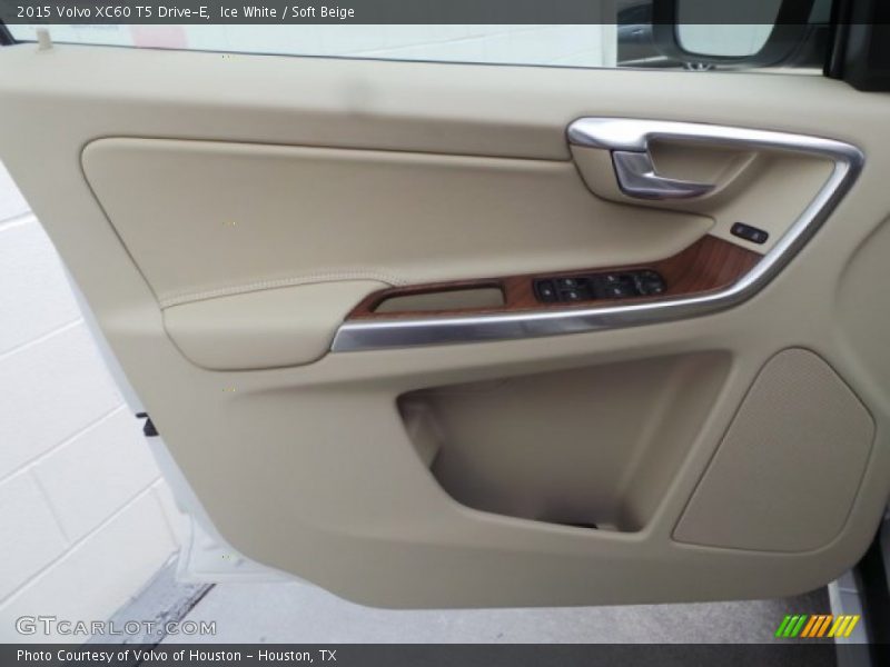 Ice White / Soft Beige 2015 Volvo XC60 T5 Drive-E