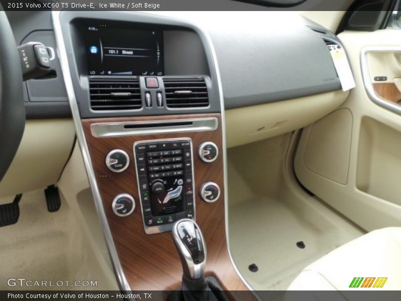 Ice White / Soft Beige 2015 Volvo XC60 T5 Drive-E
