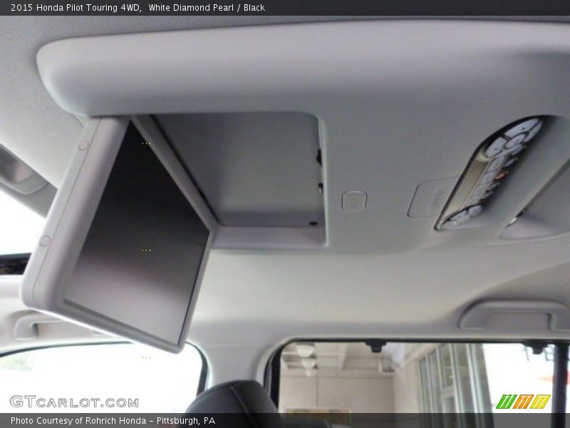 Entertainment System of 2015 Pilot Touring 4WD