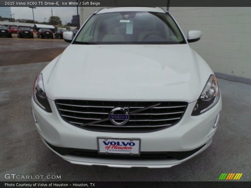 Ice White / Soft Beige 2015 Volvo XC60 T5 Drive-E