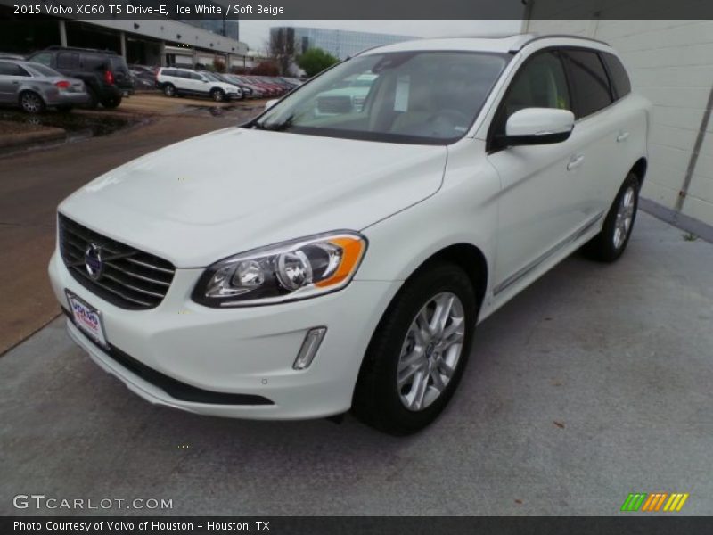Ice White / Soft Beige 2015 Volvo XC60 T5 Drive-E