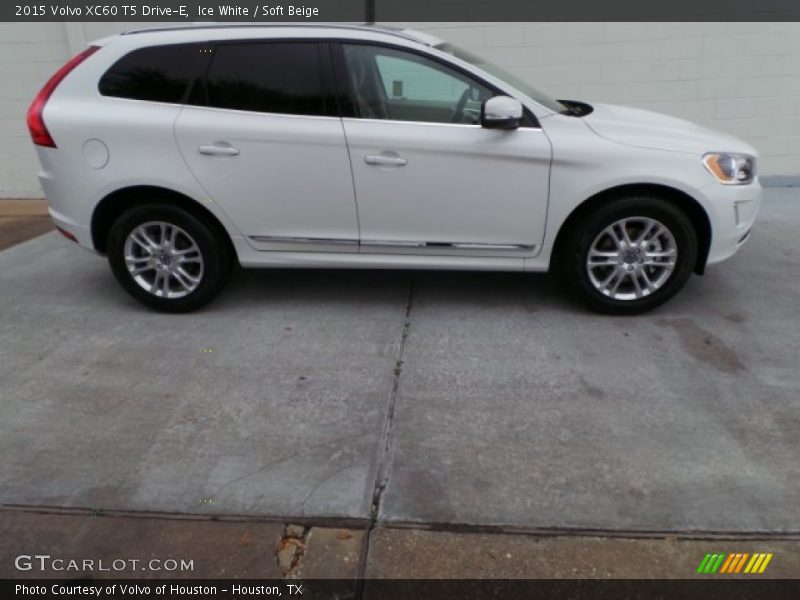 Ice White / Soft Beige 2015 Volvo XC60 T5 Drive-E