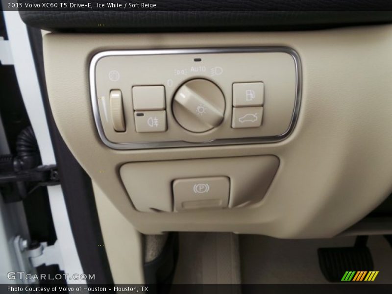 Ice White / Soft Beige 2015 Volvo XC60 T5 Drive-E