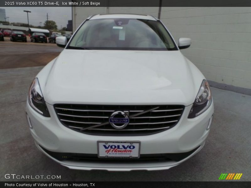 Ice White / Soft Beige 2015 Volvo XC60 T5 Drive-E