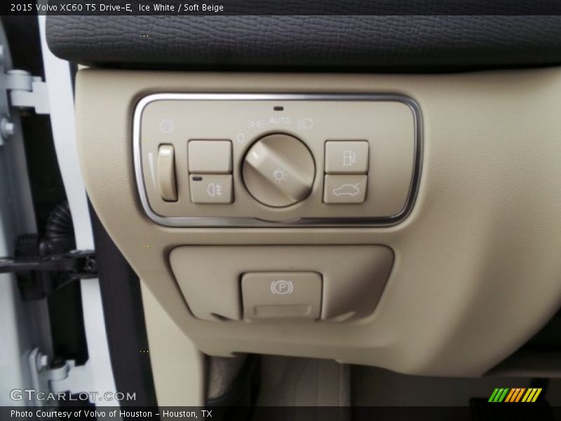 Ice White / Soft Beige 2015 Volvo XC60 T5 Drive-E