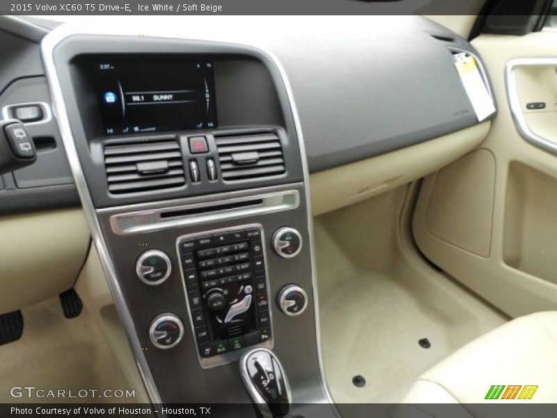 Ice White / Soft Beige 2015 Volvo XC60 T5 Drive-E