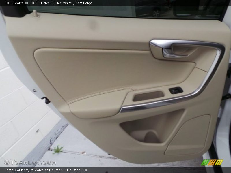 Ice White / Soft Beige 2015 Volvo XC60 T5 Drive-E