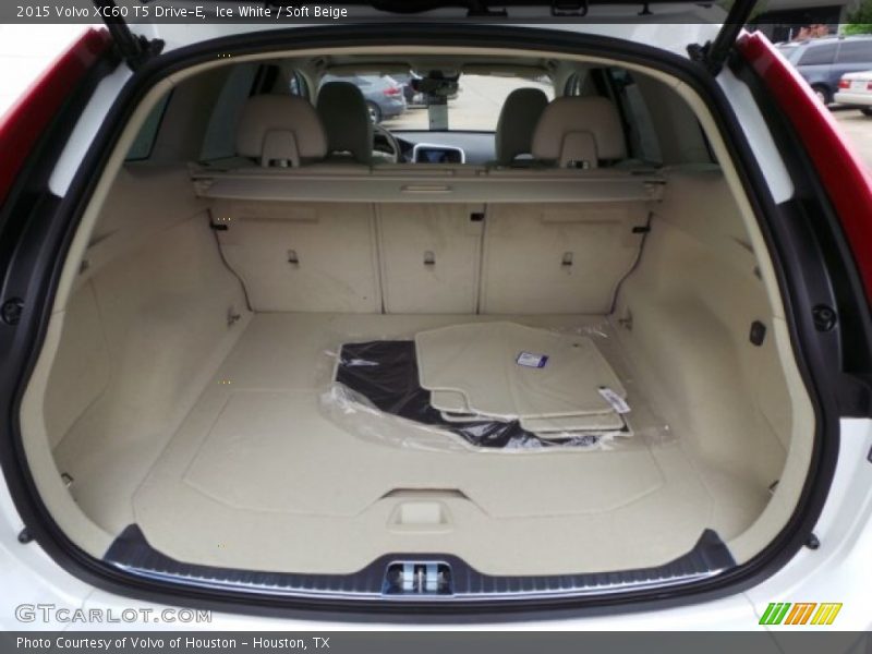Ice White / Soft Beige 2015 Volvo XC60 T5 Drive-E