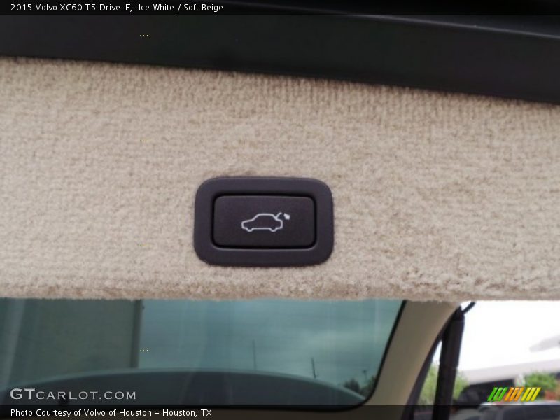Ice White / Soft Beige 2015 Volvo XC60 T5 Drive-E