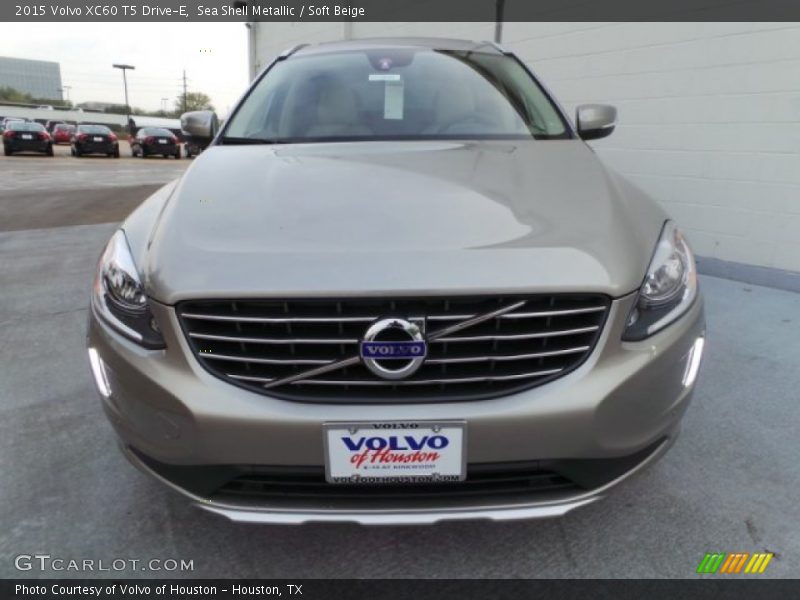 Sea Shell Metallic / Soft Beige 2015 Volvo XC60 T5 Drive-E