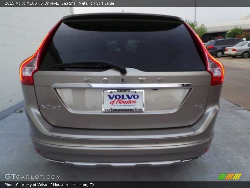 Sea Shell Metallic / Soft Beige 2015 Volvo XC60 T5 Drive-E