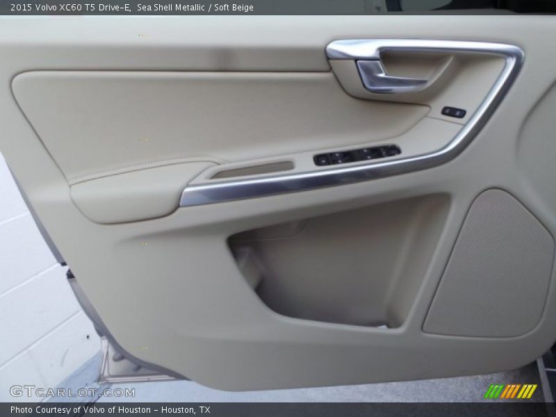 Sea Shell Metallic / Soft Beige 2015 Volvo XC60 T5 Drive-E