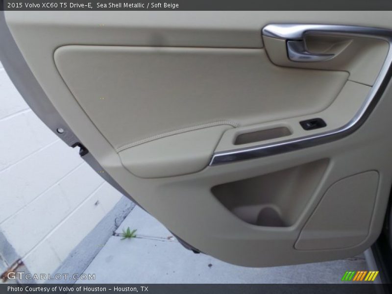 Sea Shell Metallic / Soft Beige 2015 Volvo XC60 T5 Drive-E