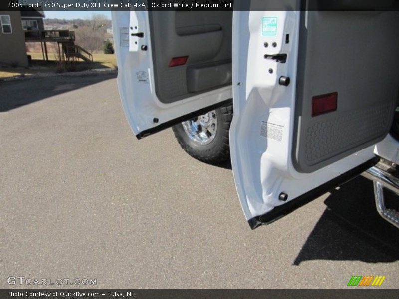 Oxford White / Medium Flint 2005 Ford F350 Super Duty XLT Crew Cab 4x4