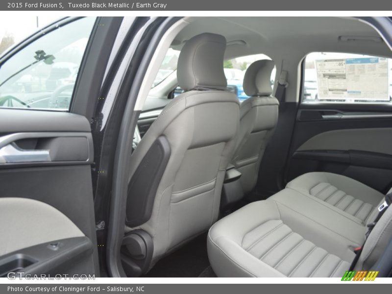Tuxedo Black Metallic / Earth Gray 2015 Ford Fusion S