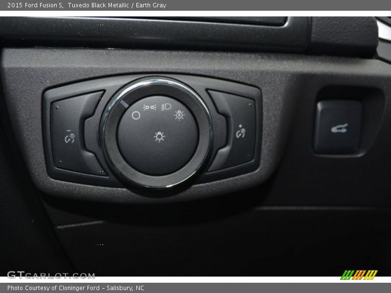 Tuxedo Black Metallic / Earth Gray 2015 Ford Fusion S