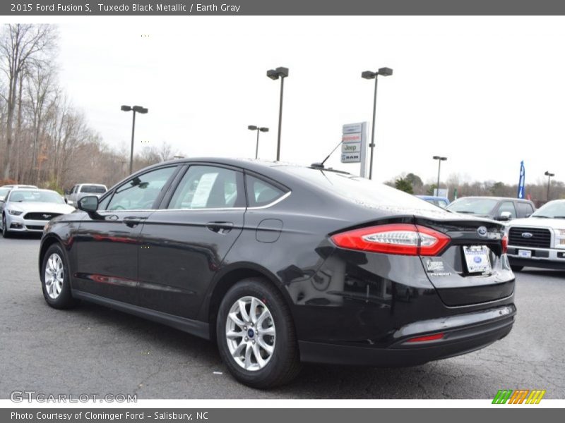 Tuxedo Black Metallic / Earth Gray 2015 Ford Fusion S