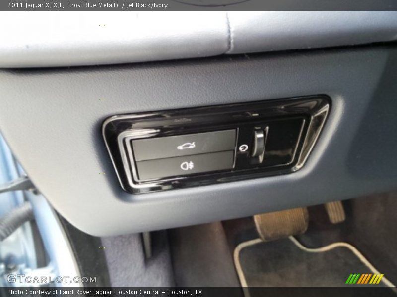 Frost Blue Metallic / Jet Black/Ivory 2011 Jaguar XJ XJL