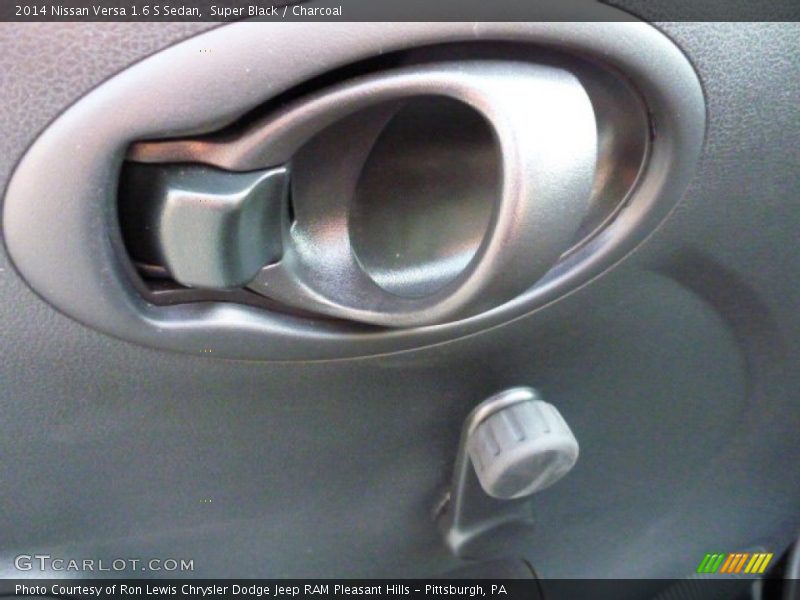 Super Black / Charcoal 2014 Nissan Versa 1.6 S Sedan