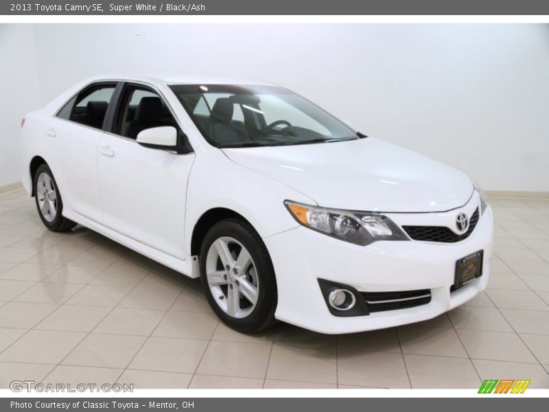 Super White / Black/Ash 2013 Toyota Camry SE
