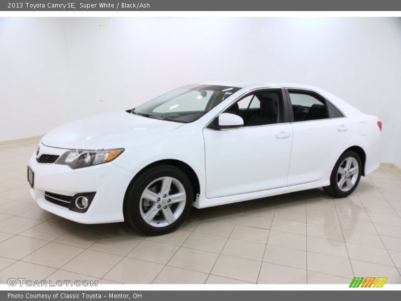 Super White / Black/Ash 2013 Toyota Camry SE