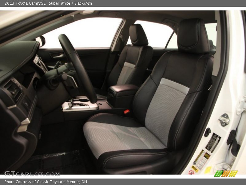 Super White / Black/Ash 2013 Toyota Camry SE