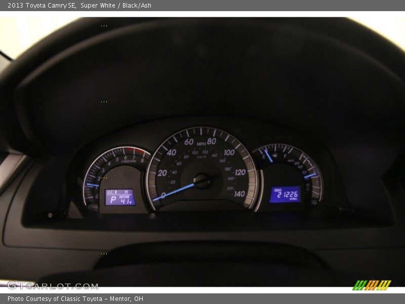 Super White / Black/Ash 2013 Toyota Camry SE