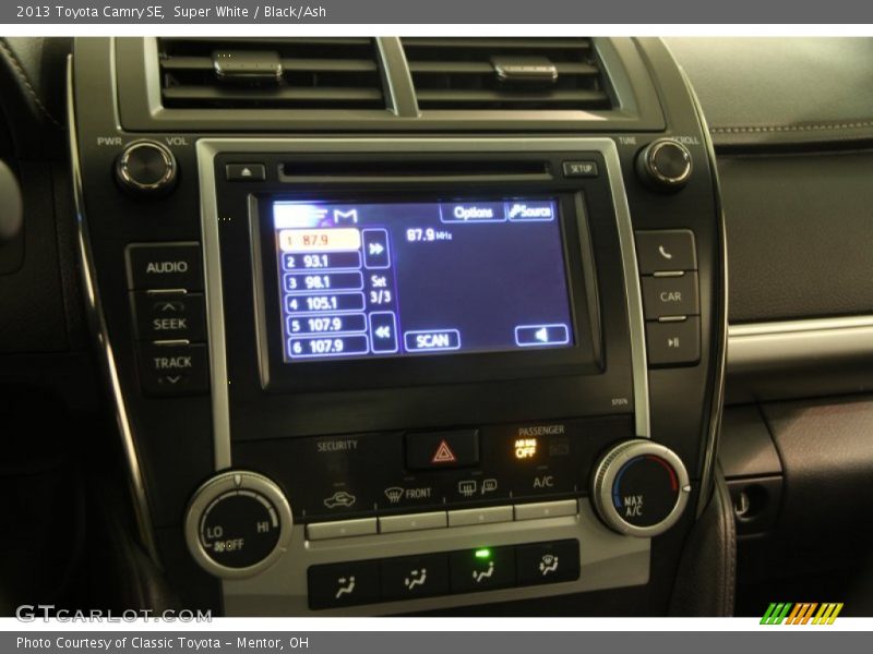 Super White / Black/Ash 2013 Toyota Camry SE