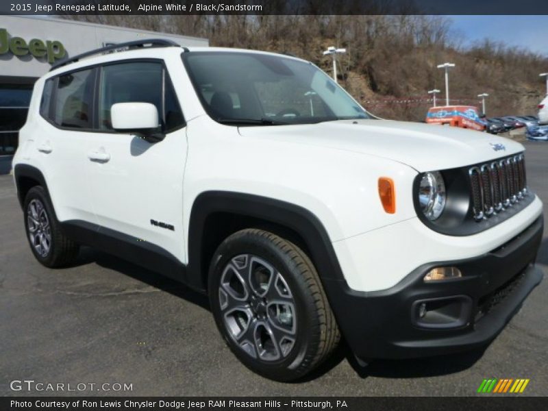 Front 3/4 View of 2015 Renegade Latitude
