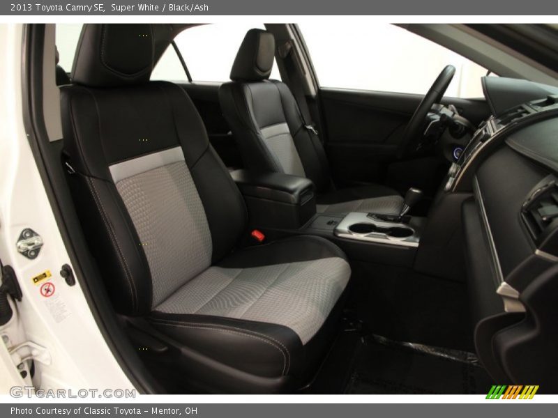 Super White / Black/Ash 2013 Toyota Camry SE