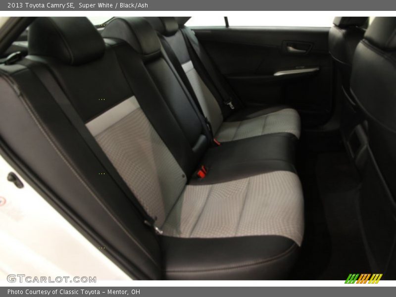 Super White / Black/Ash 2013 Toyota Camry SE