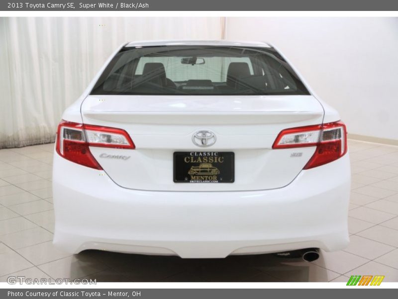 Super White / Black/Ash 2013 Toyota Camry SE