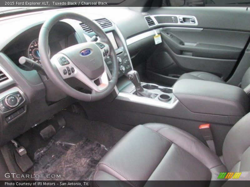Tuxedo Black / Charcoal Black 2015 Ford Explorer XLT