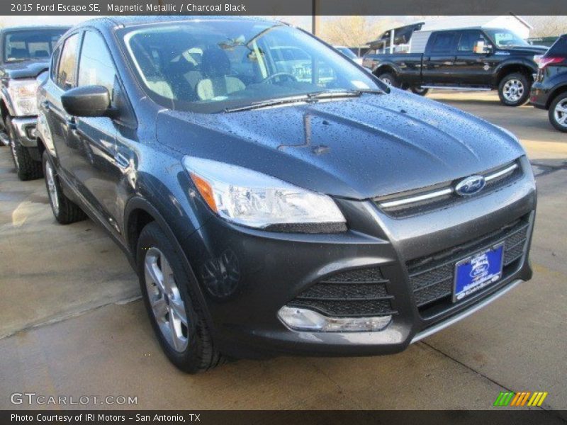 Magnetic Metallic / Charcoal Black 2015 Ford Escape SE