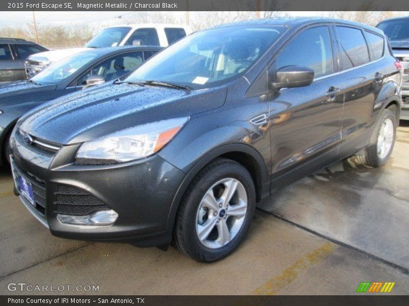 Magnetic Metallic / Charcoal Black 2015 Ford Escape SE