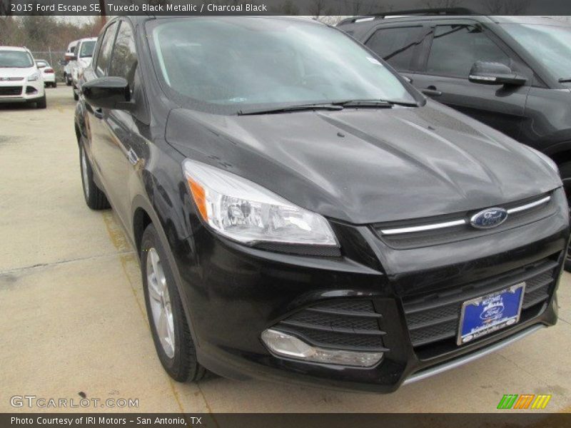 Tuxedo Black Metallic / Charcoal Black 2015 Ford Escape SE