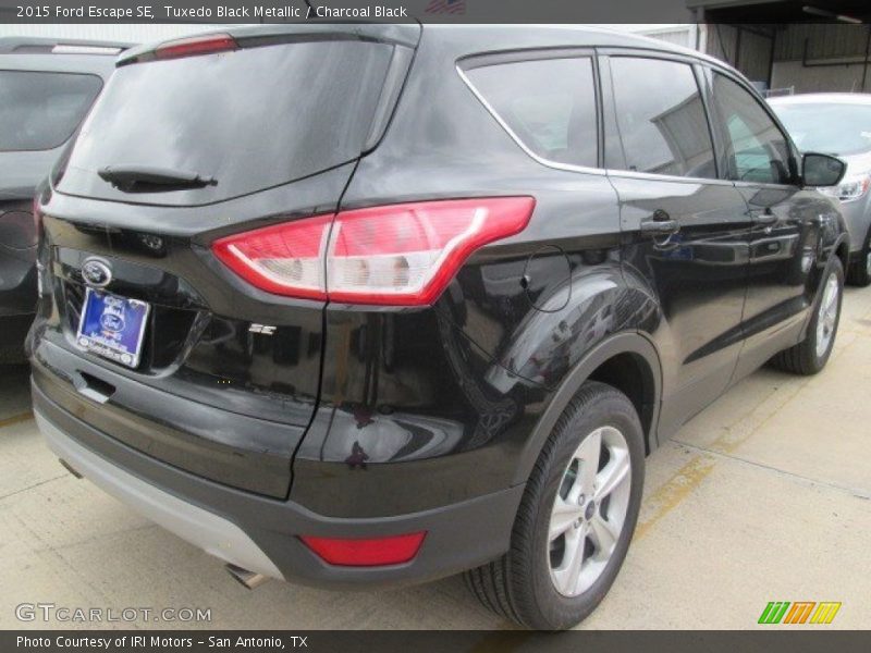 Tuxedo Black Metallic / Charcoal Black 2015 Ford Escape SE