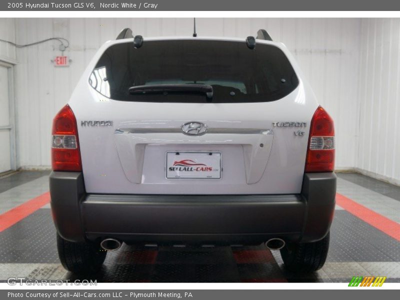 Nordic White / Gray 2005 Hyundai Tucson GLS V6