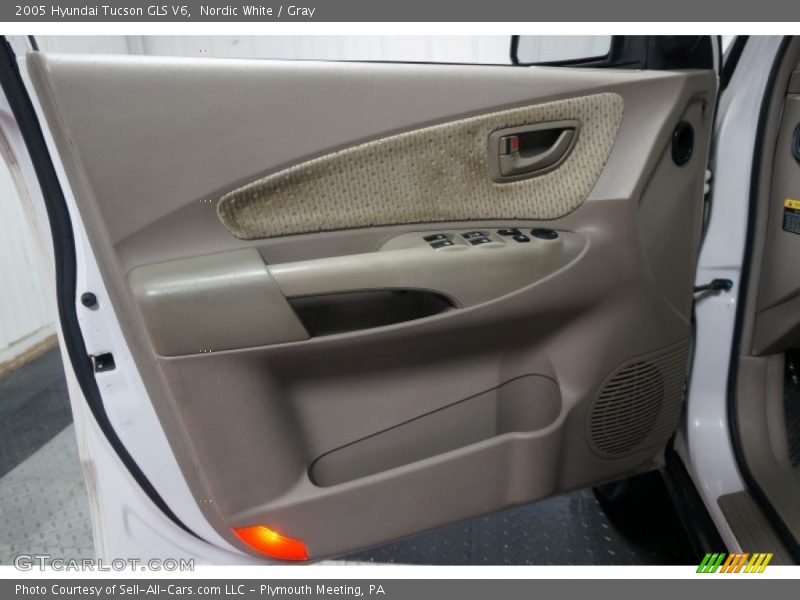 Nordic White / Gray 2005 Hyundai Tucson GLS V6