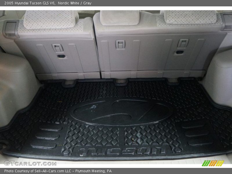 Nordic White / Gray 2005 Hyundai Tucson GLS V6