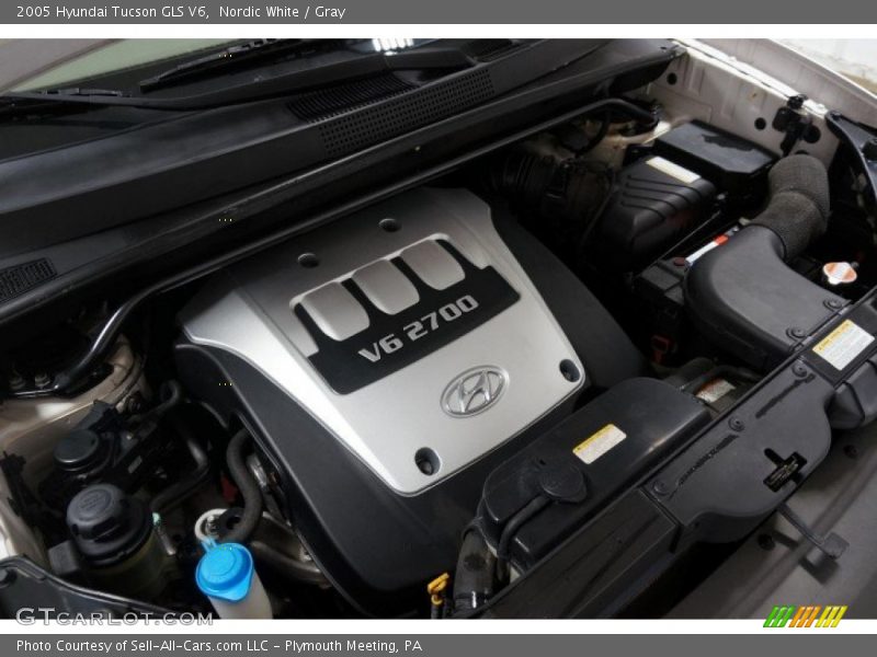 Nordic White / Gray 2005 Hyundai Tucson GLS V6