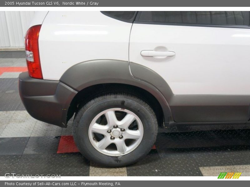 Nordic White / Gray 2005 Hyundai Tucson GLS V6