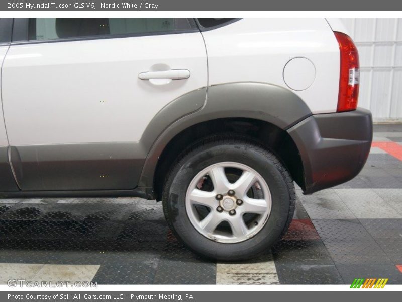 Nordic White / Gray 2005 Hyundai Tucson GLS V6