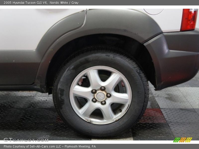 Nordic White / Gray 2005 Hyundai Tucson GLS V6