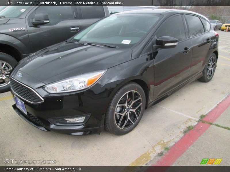 Front 3/4 View of 2015 Focus SE Hatchback